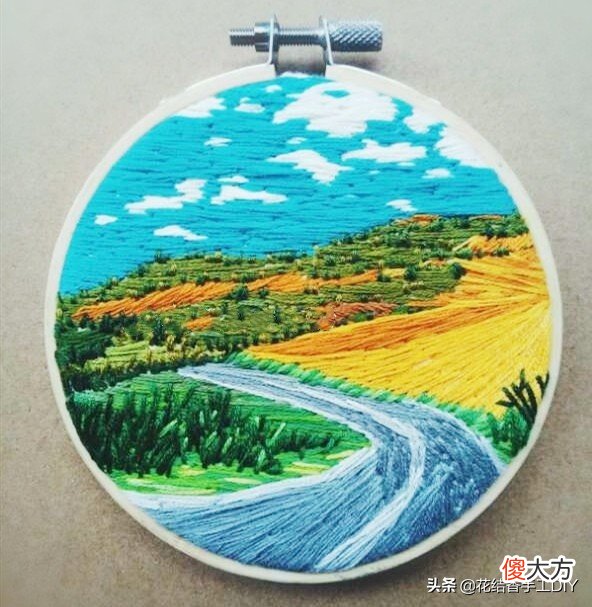 就可以绣出如此美丽的风景画哦 很美丽的风景画