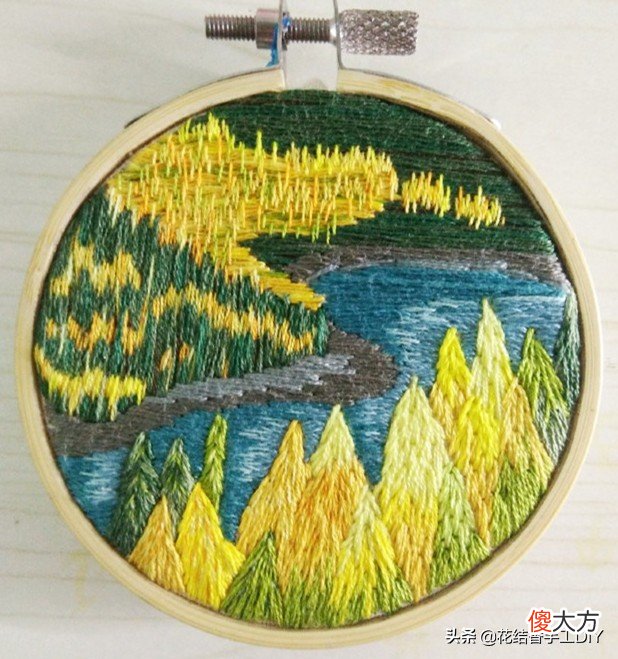 就可以绣出如此美丽的风景画哦 很美丽的风景画