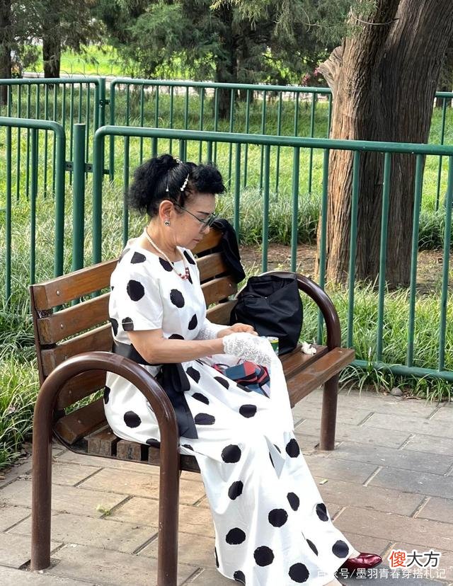 【就爱时尚】上海街头的老奶奶也太会穿了，简约时尚又气质，穿起来太高级了