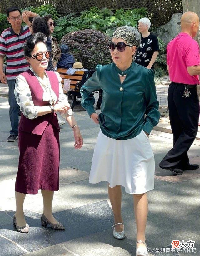 【就爱时尚】上海街头的老奶奶也太会穿了，简约时尚又气质，穿起来太高级了