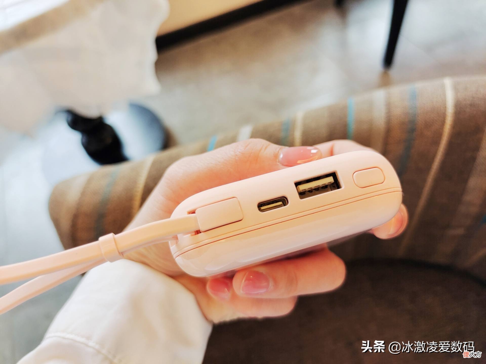 人生第一款充电宝 世界上第一款充电宝