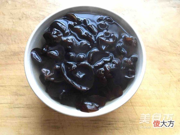 凉拌黑木耳夏日必备的凉菜 黑木耳怎么做凉拌菜