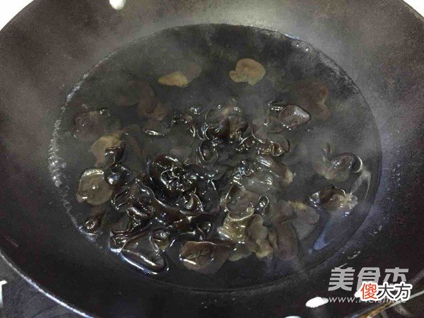凉拌黑木耳夏日必备的凉菜 黑木耳怎么做凉拌菜