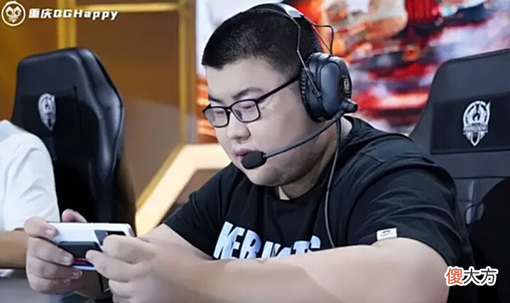 【游戏世界】小胖不仅有天赋还好学,主动拜师小小娥,不愧为冠军打野