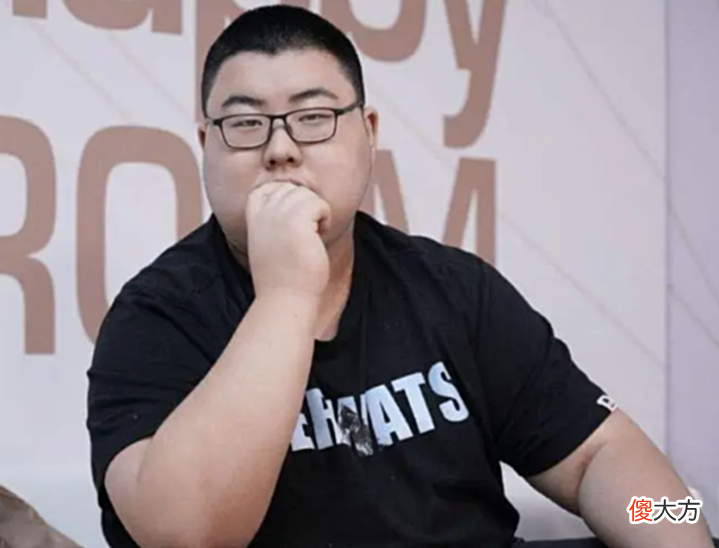 【游戏世界】小胖不仅有天赋还好学,主动拜师小小娥,不愧为冠军打野