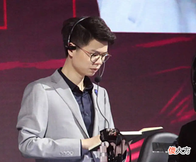 【游戏世界】李九重回解说席，两天解说29场比赛：嘴巴都快说麻了