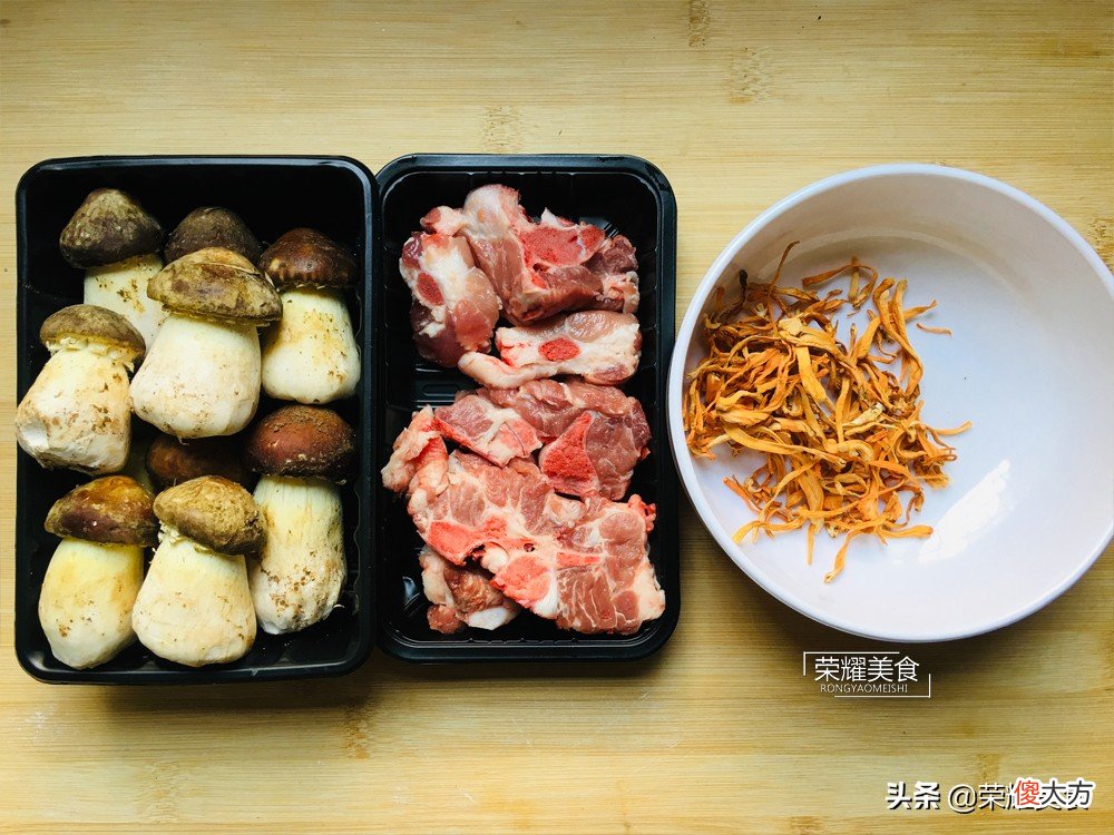 春季是吃食用菌的好时节，新鲜姬松茸是广式滋补汤的好材料，真棒