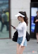 【就爱时尚】选一条简单、修身的短裤，80后的我很喜欢