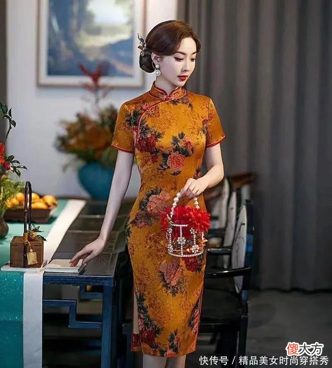 【就爱时尚】穿旗袍如何更加显气质，这四个技巧您需要掌握，因为旗袍很挑人！