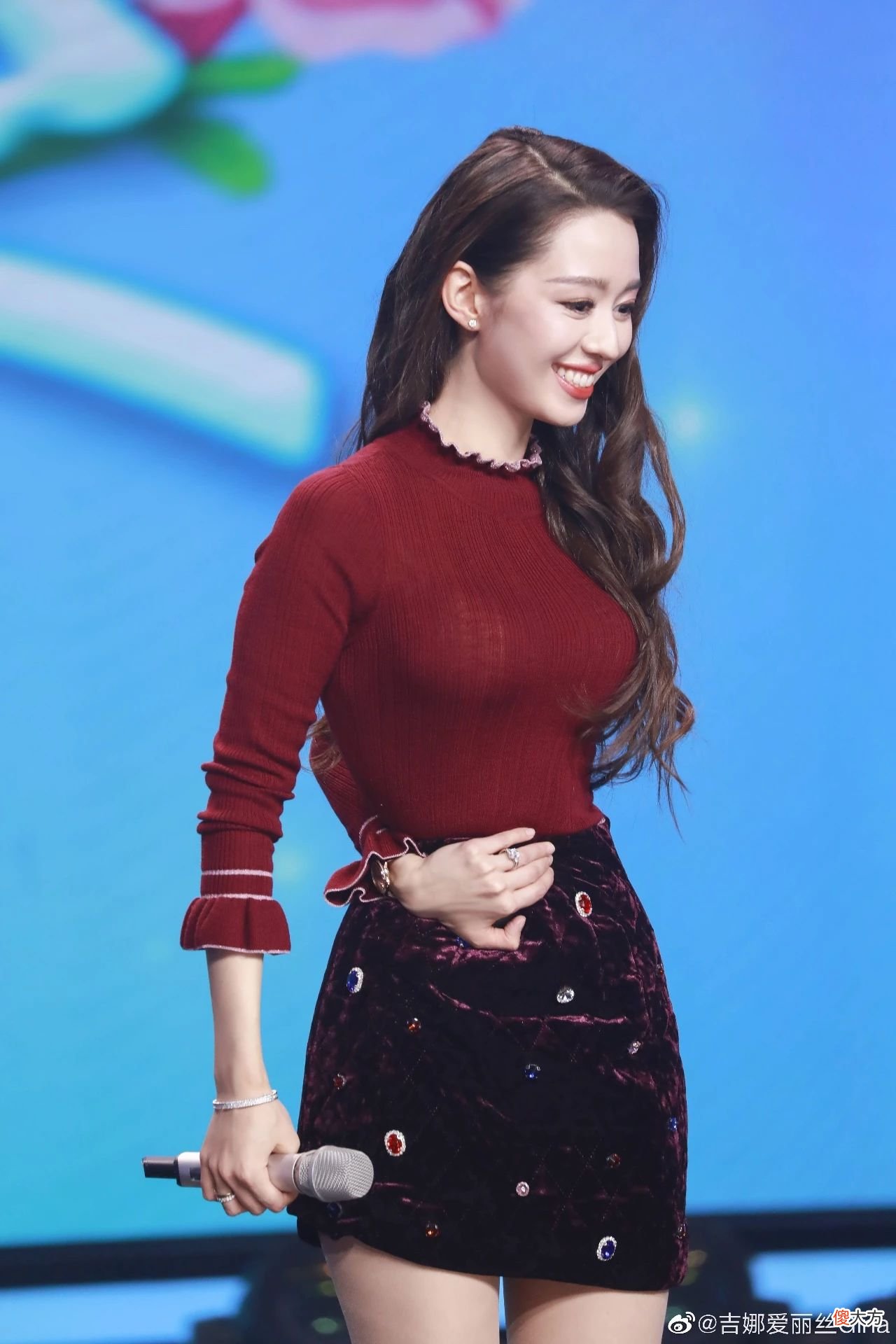 不信你看腰围只有53cm的吉娜 吉娜腰围只有56cm