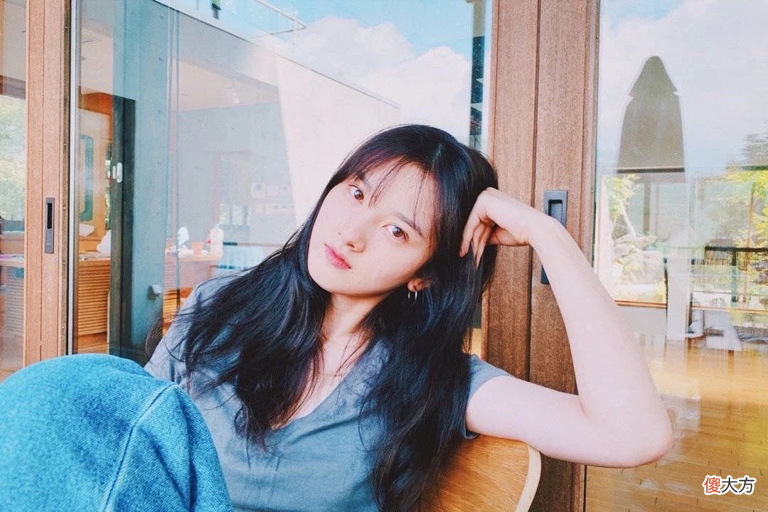 不信你看腰围只有53cm的吉娜 吉娜腰围只有56cm