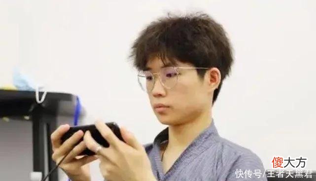 【游戏世界】久诚粉和AG粉又开撕了，赢比赛也不消停，真当是DYG和hero？