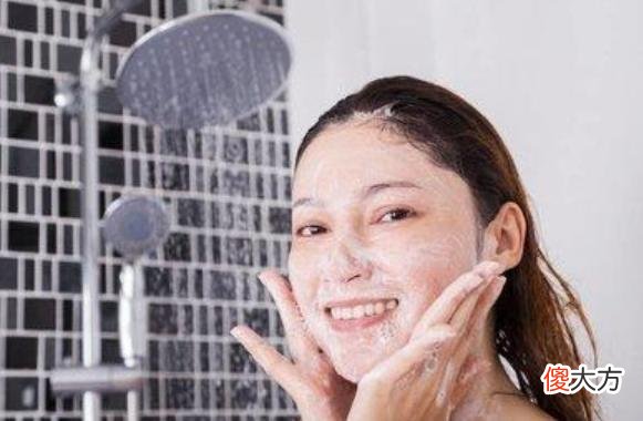 每天洗澡和一周洗一次澡的人 天天洗澡和一周洗一次澡