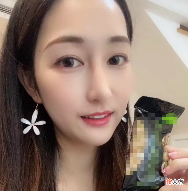 美女吃播嘴角溃烂还直播 吃播 嘴角