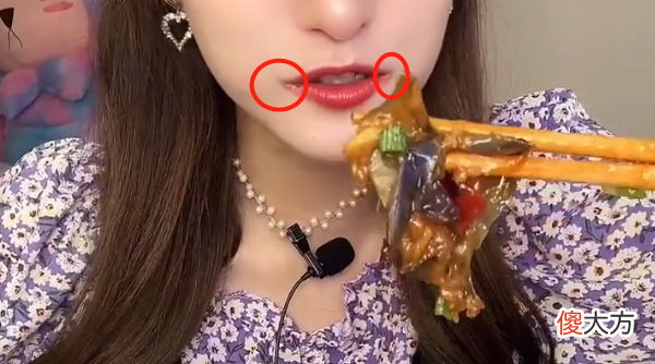 美女吃播嘴角溃烂还直播 吃播 嘴角