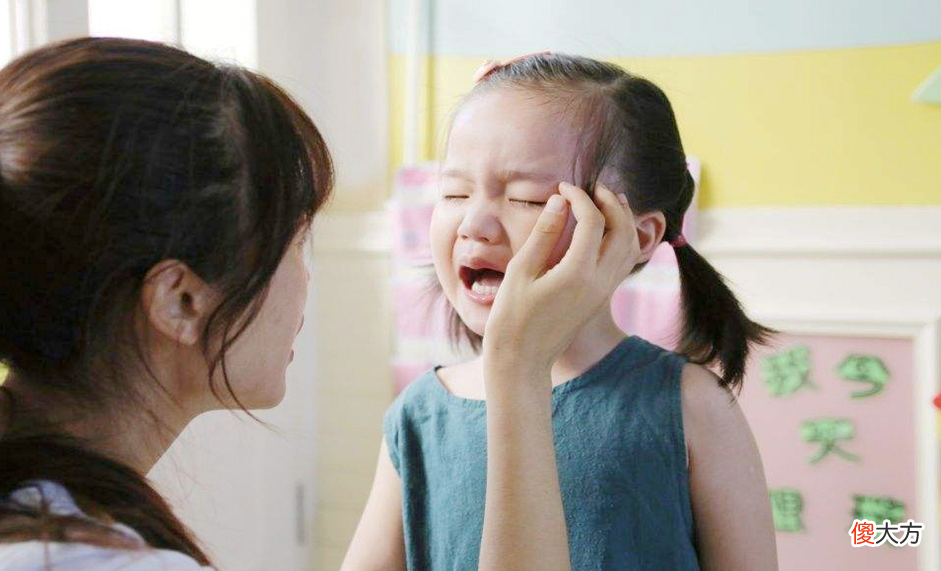 送孩子上幼儿园的最佳人选，并非爸爸妈妈，而是这位，你做对了吗