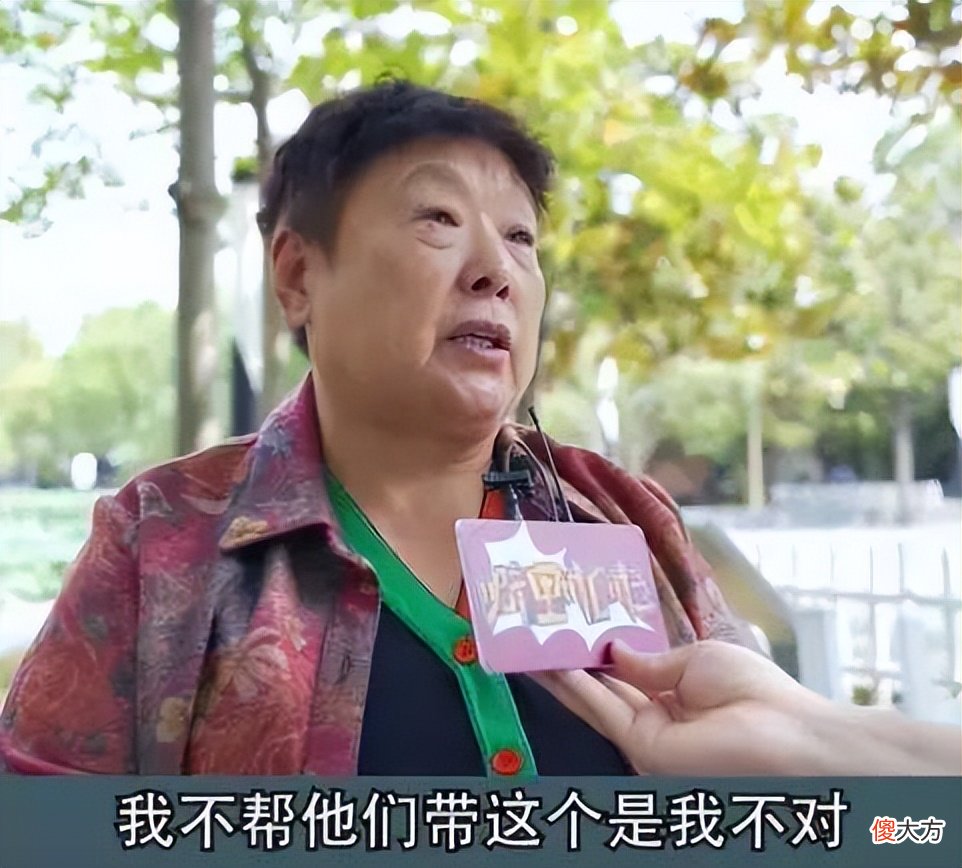 “我只管带娃不管教娃”，采访外婆硬核回答，戳破多少父母小心思
