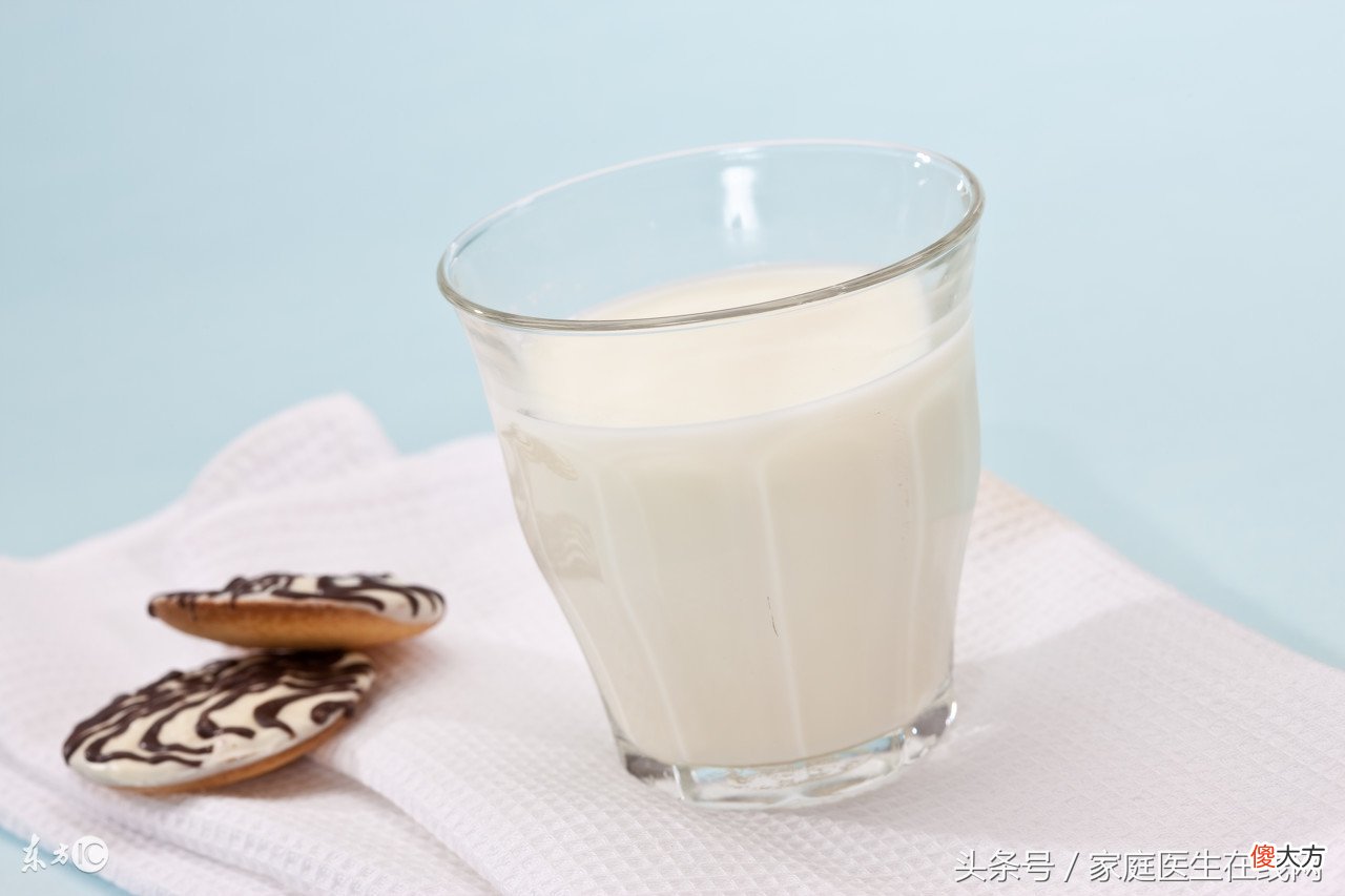 全脂牛奶和脱脂牛奶 全脂牛奶和脱脂牛奶有什么区别