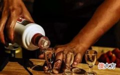 每天喝点白酒对身体有什么好处 经常喝白酒对身体有什么好处