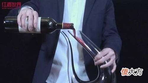 葡萄酒中途换瓶塞可以继续储存吗 葡萄酒装瓶后中间可以换瓶塞吗