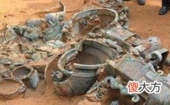 【历史故事】湖北江陵镇墓兽形状诡异，专家：这不会是一件镇墓兽吧