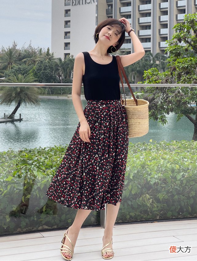 【时尚一点】夏天，穿凉鞋就得搭“裙子”！今年这样穿，优雅高级，演绎轻熟风