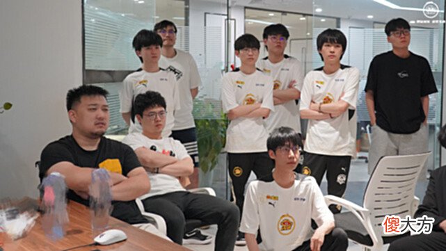 【游戏迷】XYG3-2WB，WB几乎无缘保级S组，花卷证明WB打不了中核阵容