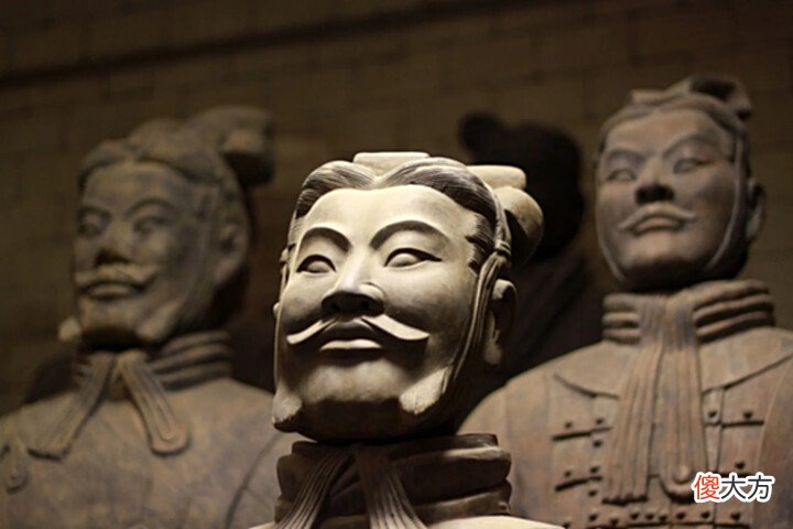 【爱历史】秦始皇帝陵首现罕见的仰卧俑,姿势为何如此痛苦?真是活人做俑?
