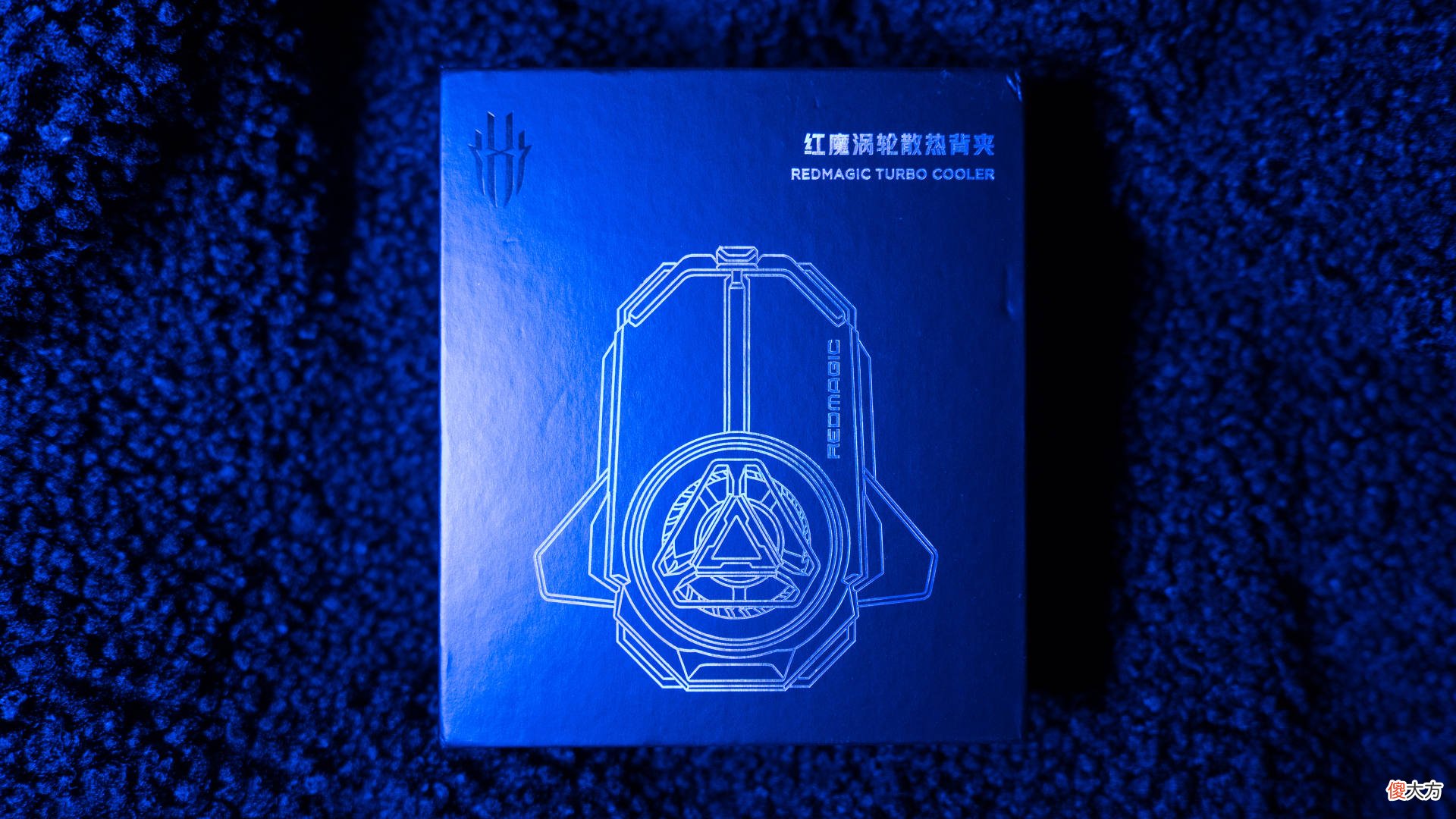 多亏了红魔涡轮散热背夹 红魔的散热背夹