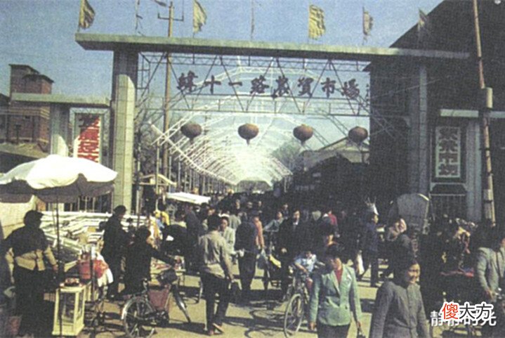 【历史故事】80年代济南老照片：老一百，农贸市场，老火车站，光明电影院