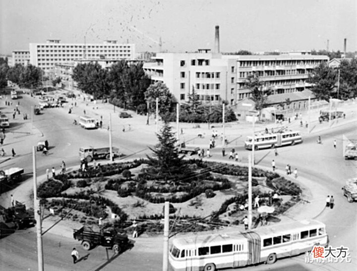 【历史故事】80年代济南老照片：老一百，农贸市场，老火车站，光明电影院