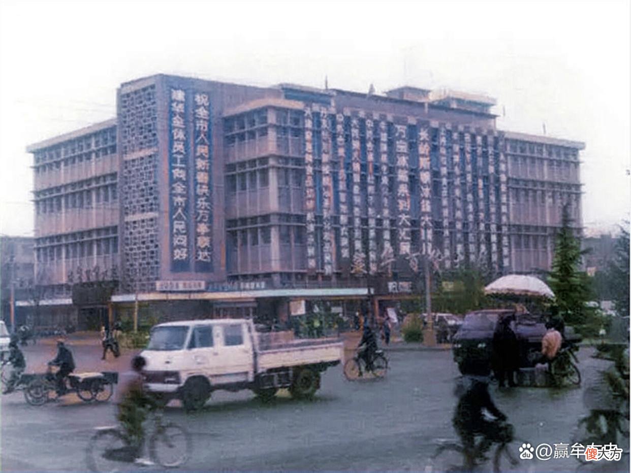 【历史故事】老照片：90年代的河北石家庄，百货大楼、长途汽车站、平安公园