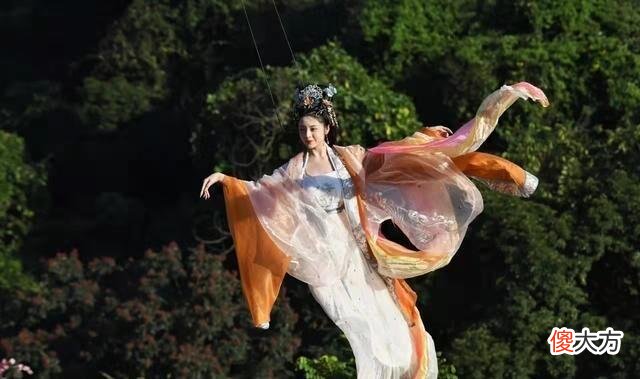 【就爱时尚】太惊艳！这才叫真正的“仙女下凡”！