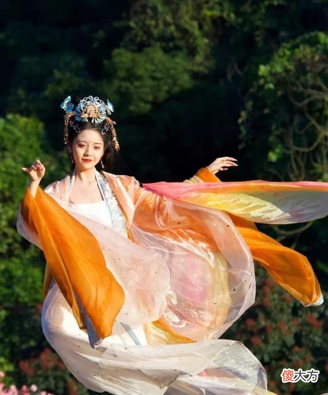 【就爱时尚】太惊艳！这才叫真正的“仙女下凡”！