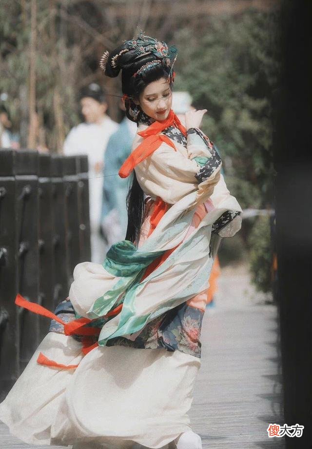【就爱时尚】太惊艳！这才叫真正的“仙女下凡”！