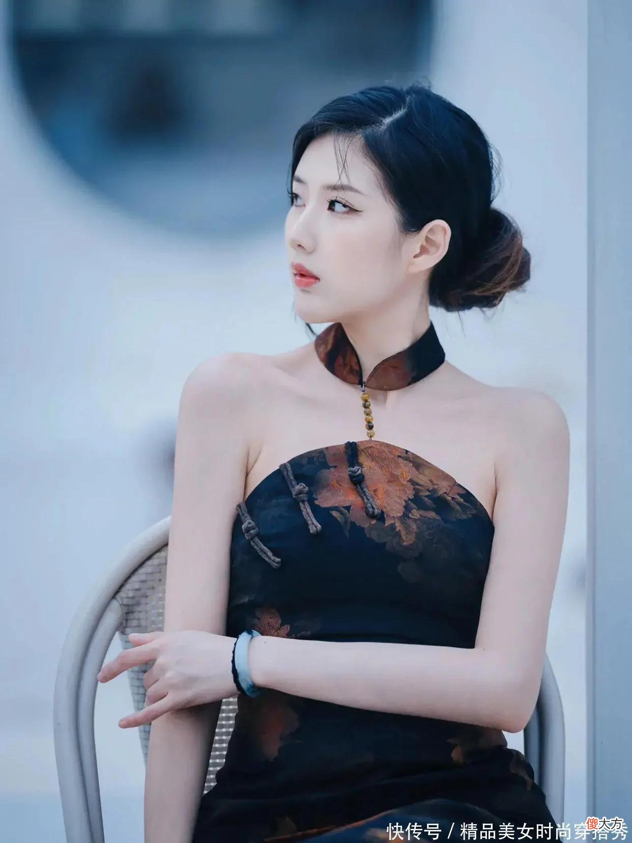 【时尚一点】经典的中改良旗袍连衣裙，轻柔和谐很有文艺气息，复古 而怀旧，清新又文雅
