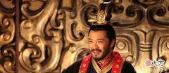 【历史故事】大臣吃肉的时候用饼擦手，惹恼皇帝，他不慌不忙做了此动作！