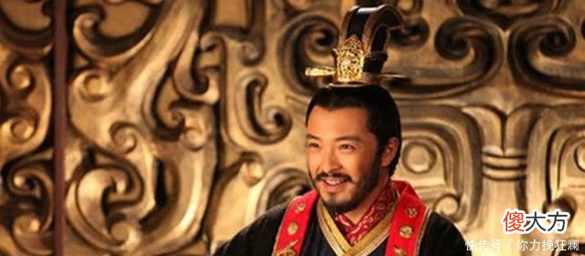 【历史故事】大臣吃肉的时候用饼擦手，惹恼皇帝，他不慌不忙做了此动作！