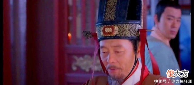 【历史故事】大臣吃肉的时候用饼擦手，惹恼皇帝，他不慌不忙做了此动作！