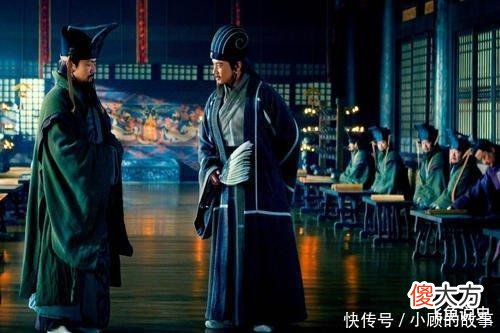 【历史故事】诸葛亮草船借箭，为何曹操白白浪费10万支，也没想出用“火箭”