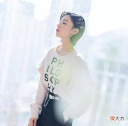 【就爱时尚】阚清子私人服装在名单上，破天荒在裙子里放了件长衬衫，气质不同
