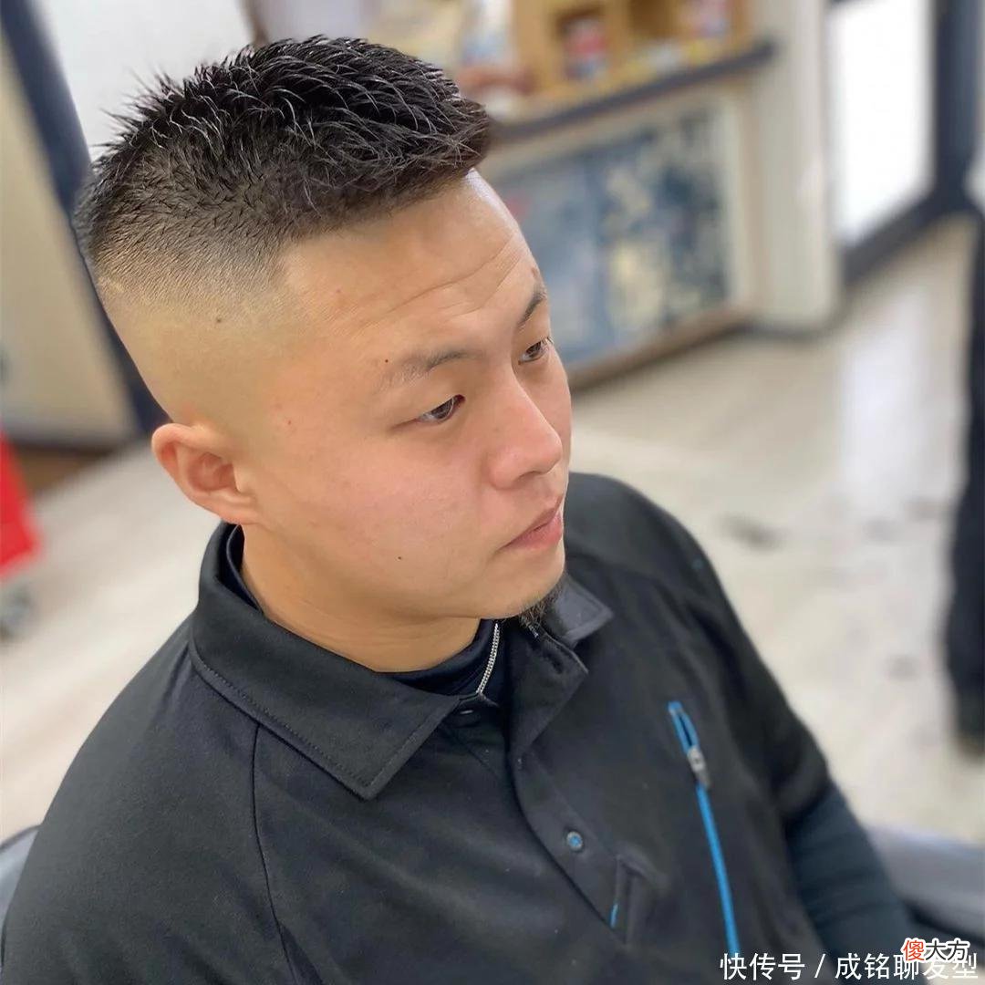 【时尚一点】中年大叔白发多发量稀少，别再剃光头了，这10款发型帅气又显年轻