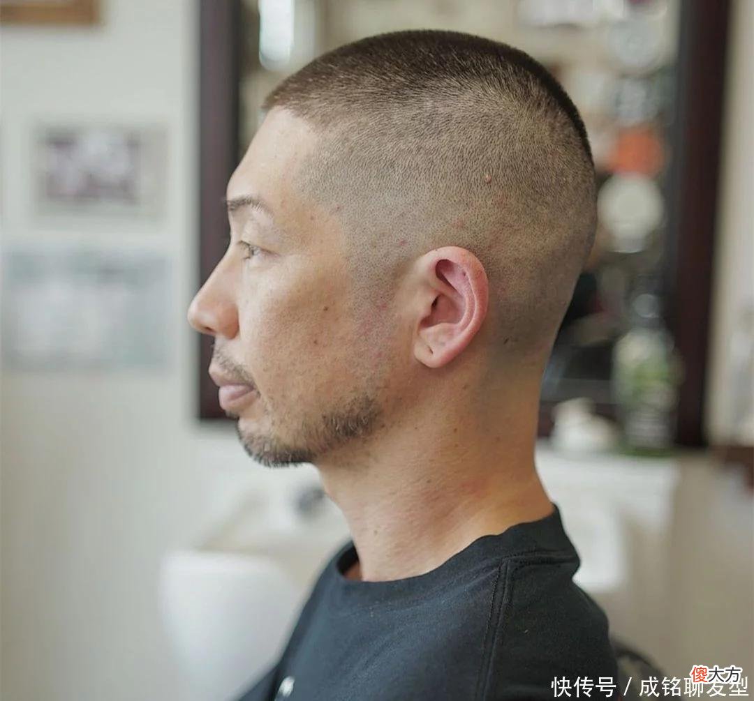【时尚一点】中年大叔白发多发量稀少，别再剃光头了，这10款发型帅气又显年轻