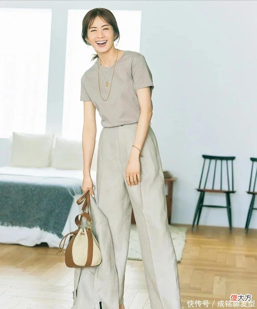【时尚一点】这才是40+女性最吸睛的夏日穿搭！端庄大气显优雅，时尚又显年轻
