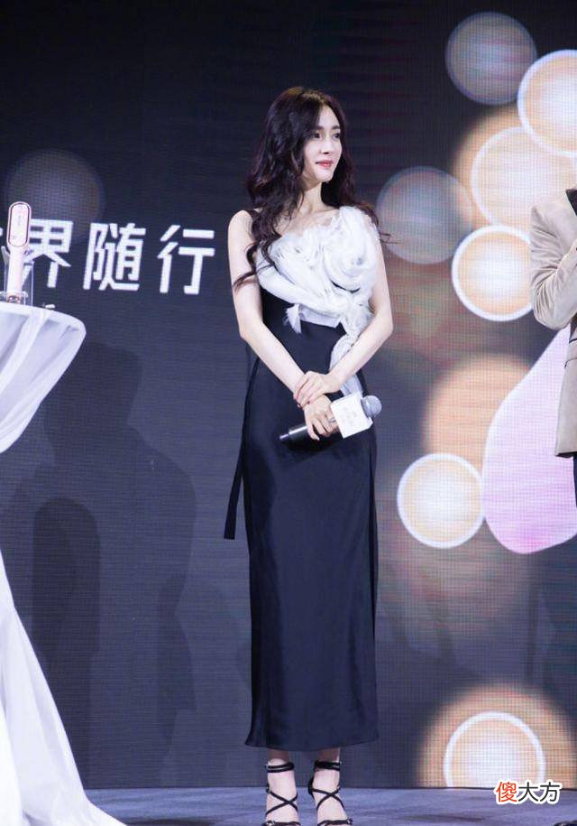 【就爱时尚】杨幂金稻发布会连衣裙造型单品解析