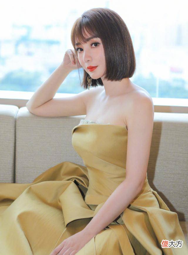 【时尚一点】柳岩再次回归，穿衣越来越成熟和自信，看起来越美了