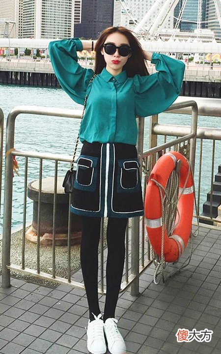 秋季孔雀蓝服装怎么穿搭 孔雀蓝的衣服怎么搭配