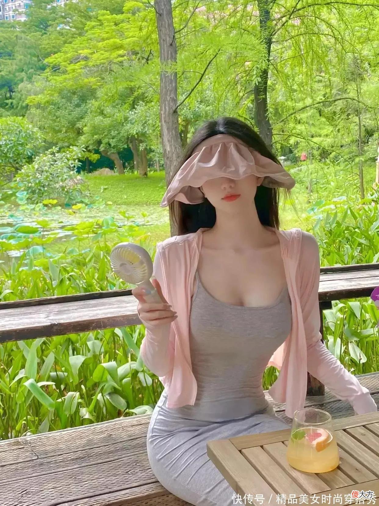 【时尚一点】波浪款设计的大檐空顶防晒帽就更加有设计感,防晒的同时也能兼顾造型