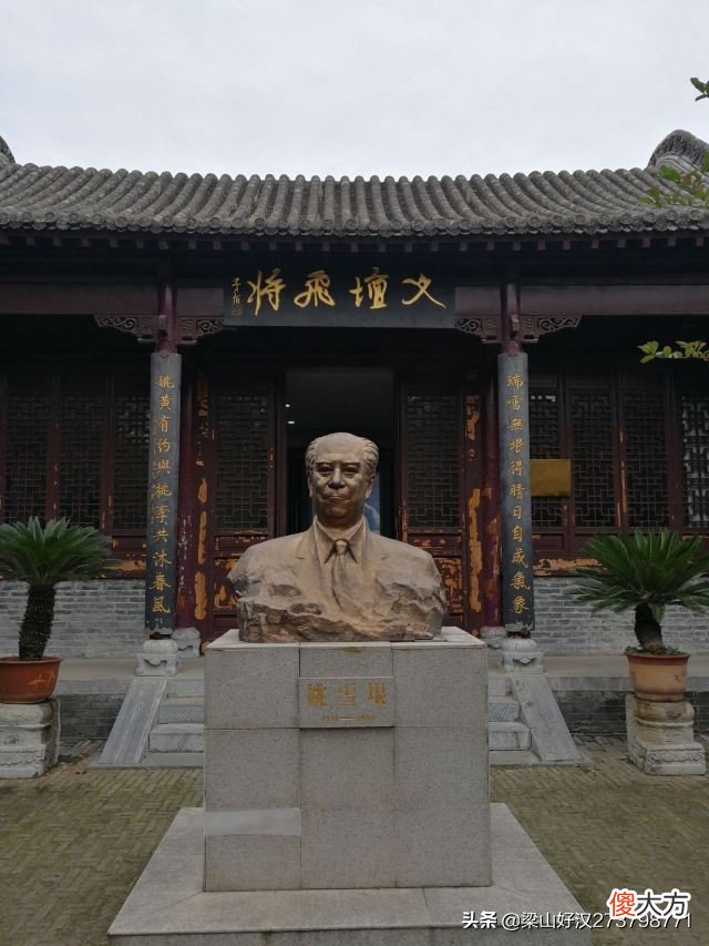 作者根据绘画创作于千里之外的一个普通书院 根据文学作品创作的绘画