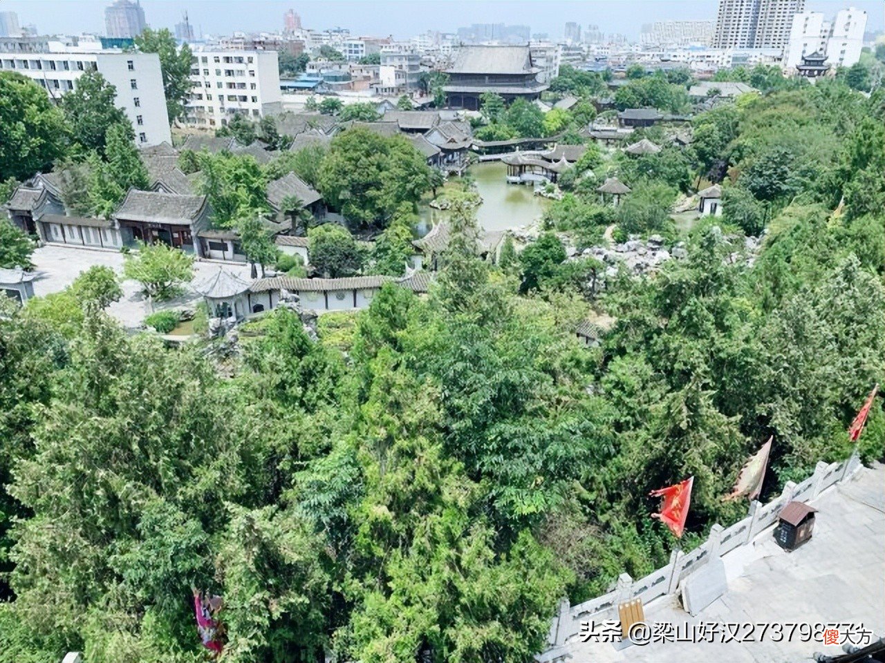 作者根据绘画创作于千里之外的一个普通书院 根据文学作品创作的绘画